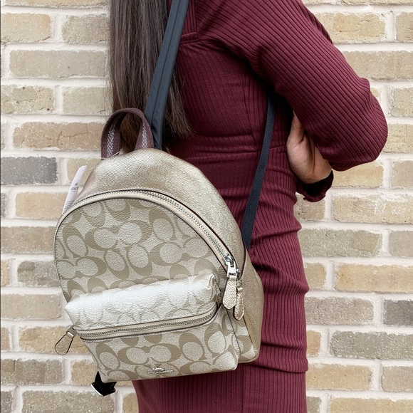 Coach light gold signature backpack - Picture 2 of 7